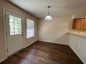 12919 Humphrey Dr in Austin, TX - Building Photo - Building Photo