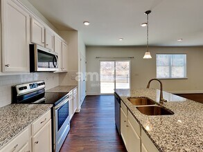 528 Summit View Ct in Canton, GA - Foto de edificio - Building Photo