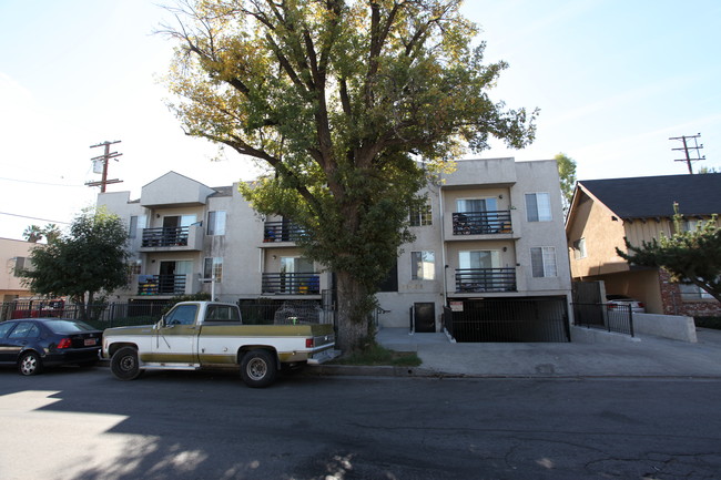 21218 Valerio St in Canoga Park, CA - Building Photo - Building Photo