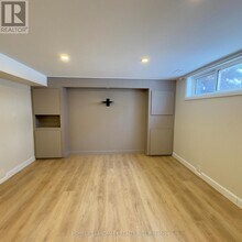 25 Lynnbrook Dr in Toronto, ON - Building Photo - Building Photo