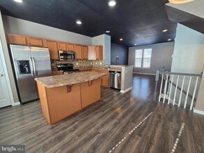 2102 E Oak Rd in Vineland, NJ - Building Photo - Building Photo