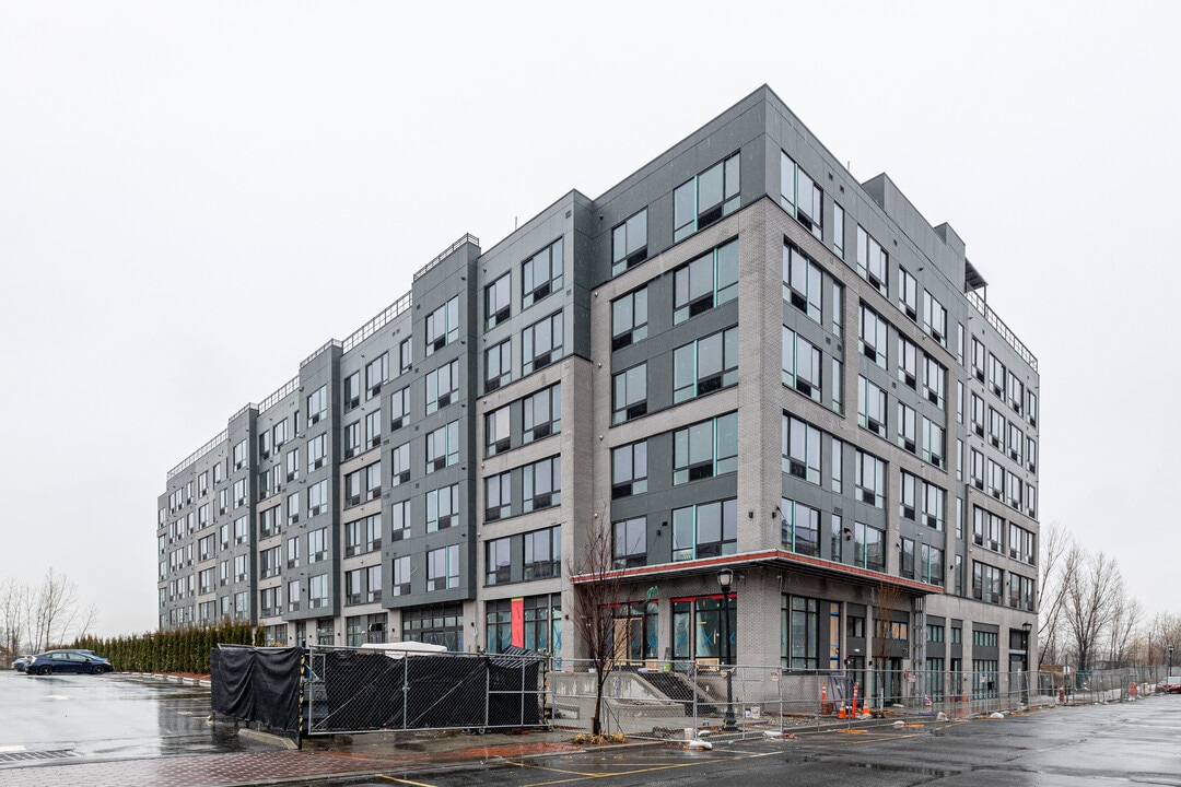 Aqua in Bayonne, NJ - Building Photo