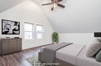 3551 W Wolfram St, Unit 2F in Chicago, IL - Building Photo - Building Photo