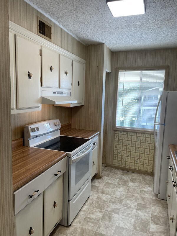 1208 Bush River Rd in Columbia, SC - Building Photo - Building Photo