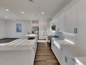 4272 Halo Hollyhock St in Las Vegas, NV - Building Photo - Building Photo