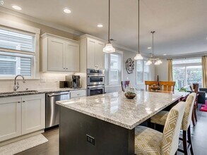 2518 SE 58th Ave in Portland, OR - Building Photo - Building Photo