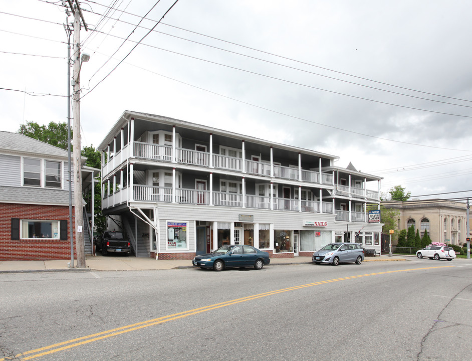 1-7 E Main St in Jewett City, CT - Building Photo