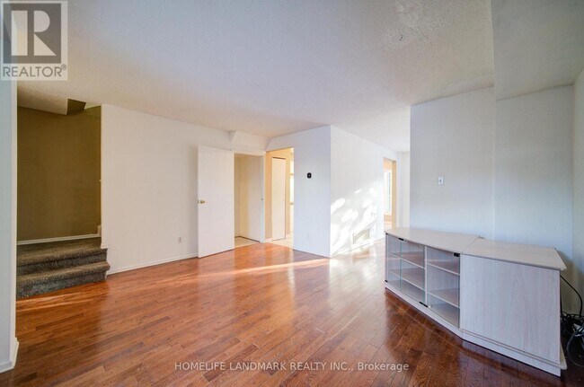 29 Moorehouse Dr in Toronto, ON - Building Photo - Building Photo