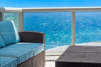 3801 Collins Ave in Miami Beach, FL - Foto de edificio - Building Photo