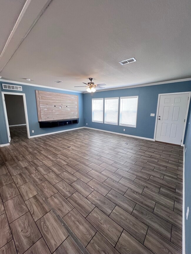 1124 Schneider Rd in Seguin, TX - Building Photo - Building Photo