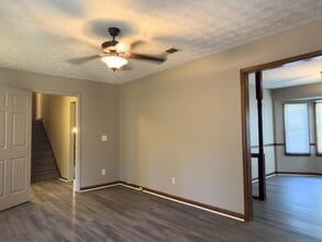 2085 Killian Hill Rd SW in Snellville, GA - Building Photo - Building Photo