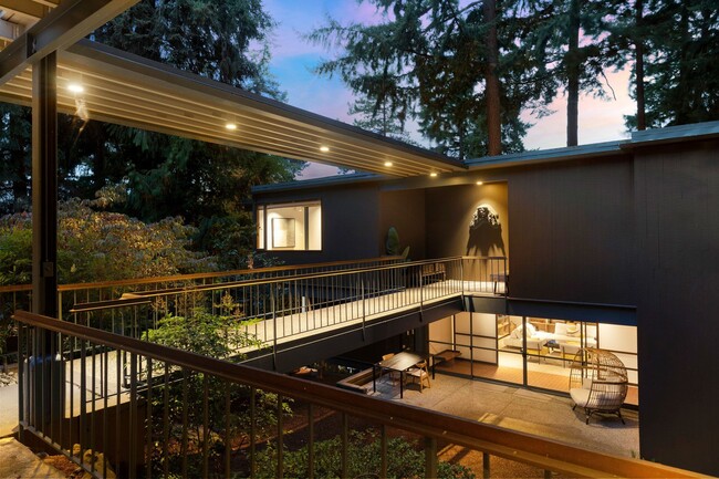 1919 Killarney Way in Bellevue, WA - Building Photo - Building Photo