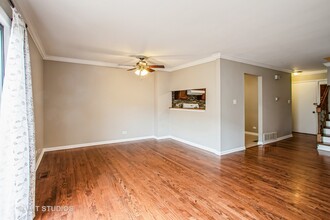1660 Darwin Ct in Wheaton, IL - Building Photo - Building Photo