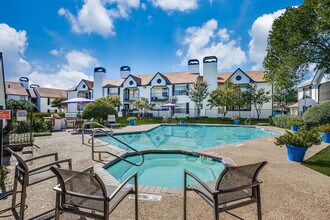 3001 Crystal Springs in Bedford, TX - Foto de edificio - Building Photo