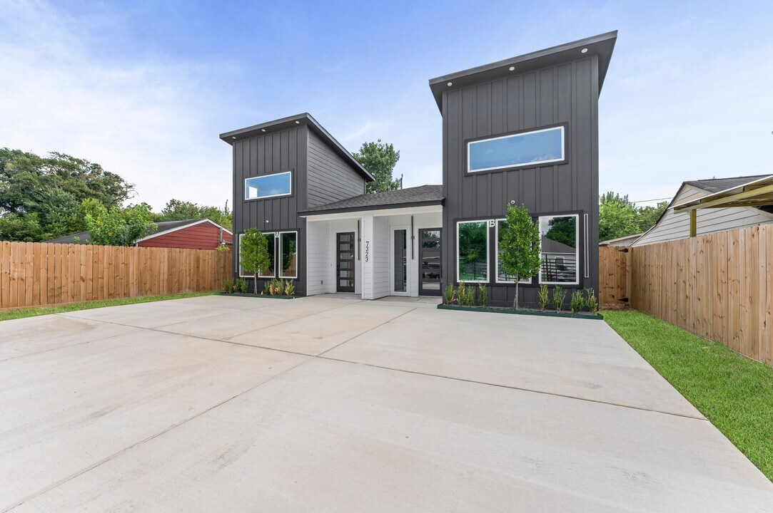7323 Bastogne Rd in Houston, TX - Building Photo