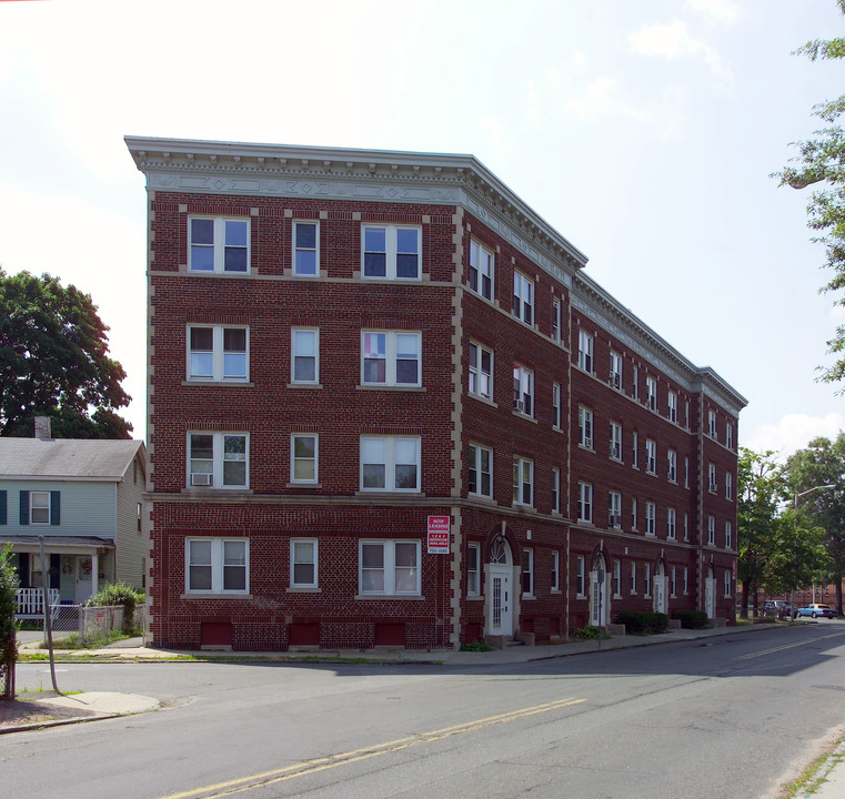 11-15 Armory St in Springfield, MA - Building Photo