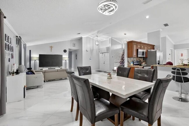 12623 SW 8th Ct in Davie, FL - Building Photo - Building Photo