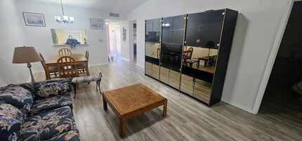 3061 Holiday Springs Blvd in Margate, FL - Building Photo - Building Photo