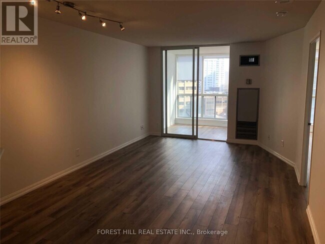 24-2224 Wellesley St W in Toronto, ON - Building Photo - Building Photo