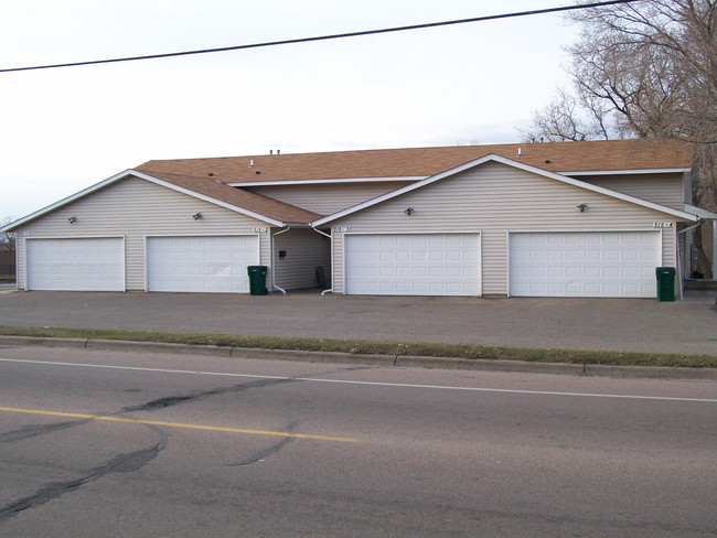 315 44th Ave NE in Minneapolis, MN - Foto de edificio - Building Photo