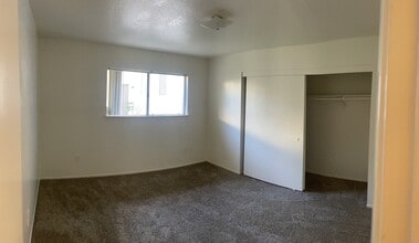 7741 Newman Ave, Unit # C in Huntington Beach, CA - Foto de edificio - Building Photo