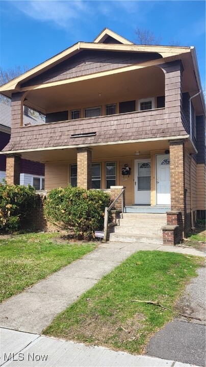 1765 Algonac Rd in Cleveland, OH - Building Photo