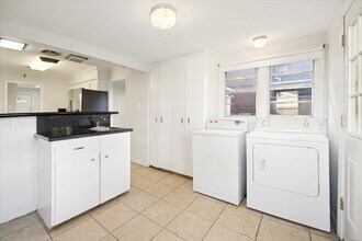 5122 Locust St in Bellaire, TX - Building Photo - Building Photo