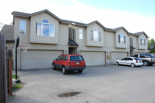 1000-1020 Lakewood Ct in Anchorage, AK - Building Photo - Building Photo