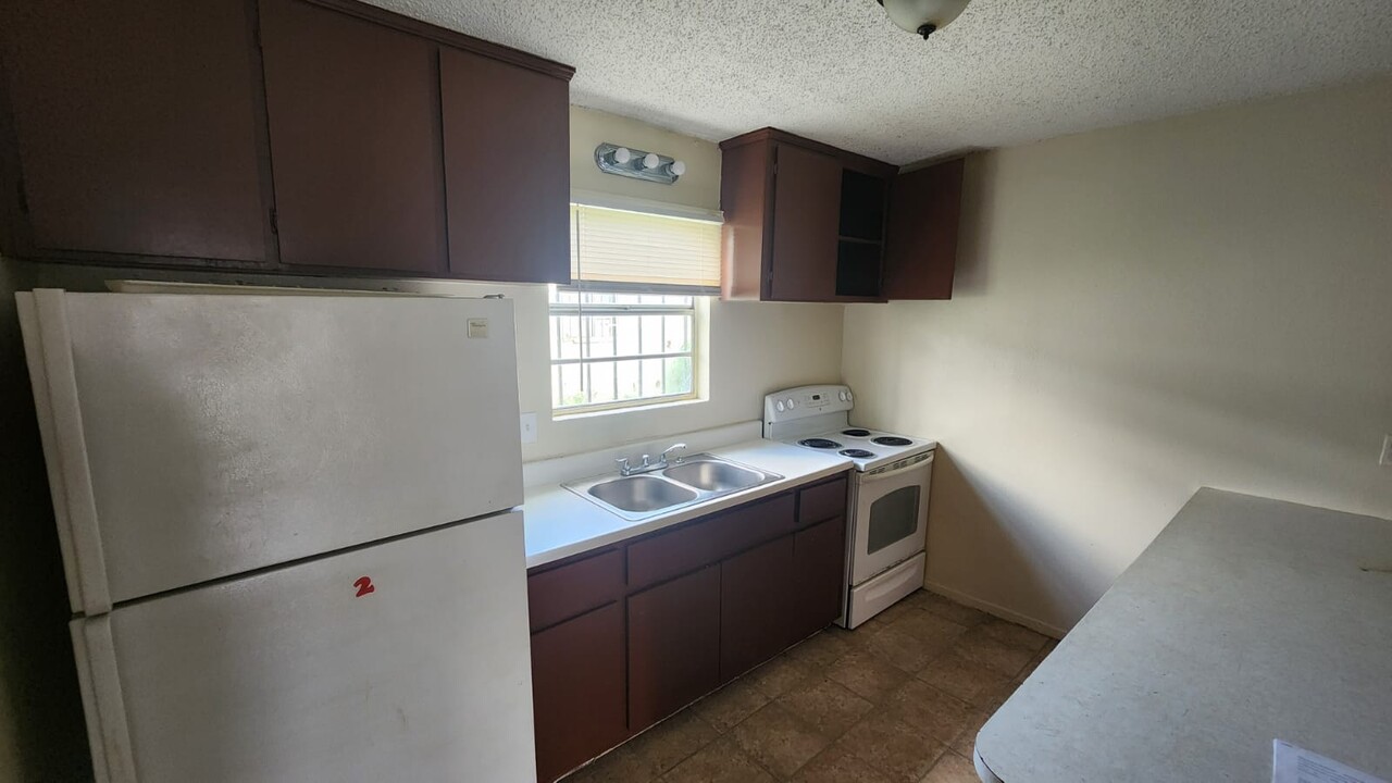 2608 S Bridge Ave in Weslaco, TX - Building Photo