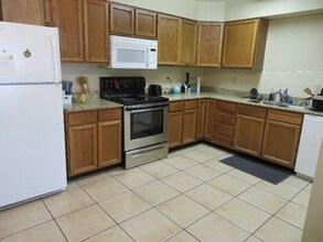 284 E 600 N in Provo, UT - Foto de edificio - Building Photo