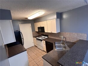1210 Westway Cir in Killeen, TX - Foto de edificio - Building Photo