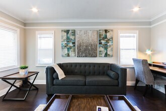 5357 Virginia Ave in Los Angeles, CA - Building Photo - Building Photo