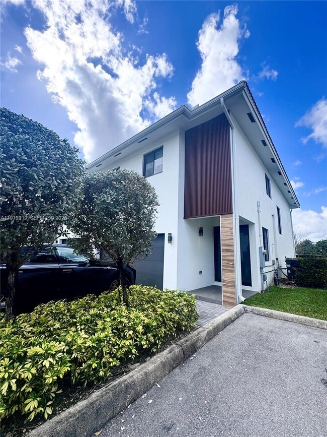 property at 3282 SW 44th St