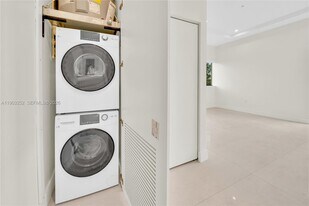 530 SW 11th Ave in Miami, FL - Building Photo