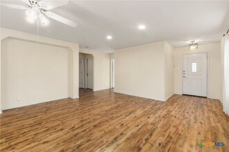 2051 Dragon Trail in New Braunfels, TX - Building Photo - Building Photo