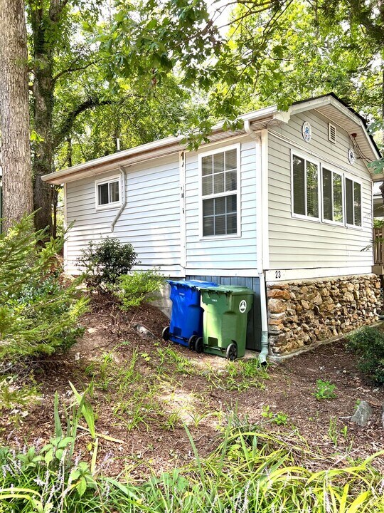 23 Cottage Dr. in Asheville, NC - Building Photo