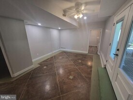 1211 Nottingham Rd in Newark, DE - Building Photo