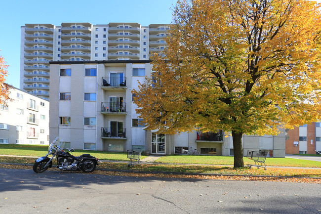 21 Balfour Cres in Kitchener, ON - Building Photo - Building Photo