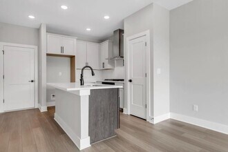 911 Echo Pk Dr in Suwanee, GA - Building Photo - Building Photo