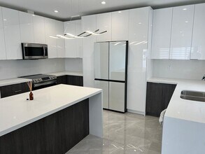229 W Seaview Cir in Marathon, FL - Building Photo - Building Photo