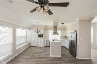 2001 Valley Falls Ave in Mesquite, TX - Foto de edificio - Building Photo