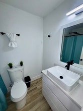 1001 S Dollins Ave in Orlando, FL - Building Photo - Building Photo