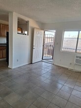 2423 Boxwood St, Unit 8 in Sacramento, CA - Foto de edificio - Building Photo