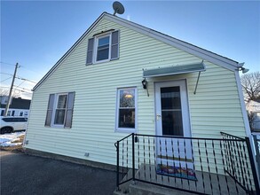 34 Kelton St in Pawtucket, RI - Building Photo - Building Photo