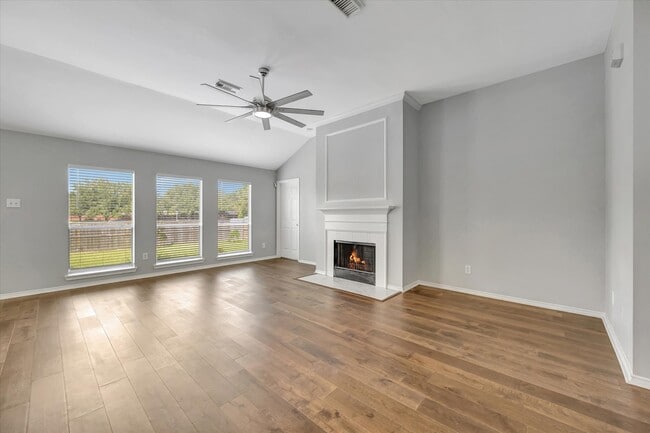 property at 3915 Summerfield Dr