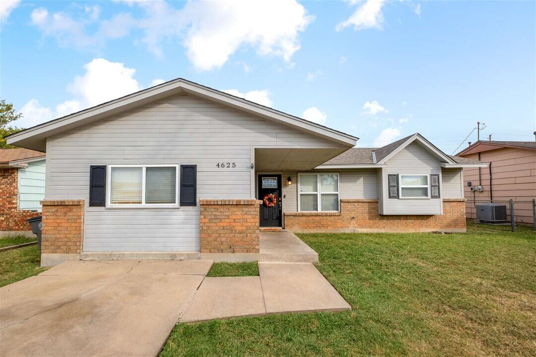 4625 NW Ozmun Ave in Lawton, OK - Building Photo