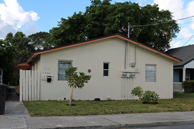 916 4th St in West Palm Beach, FL - Building Photo - Building Photo