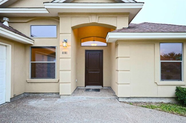 8801 Snow Falls Dr in Laredo, TX - Building Photo - Building Photo