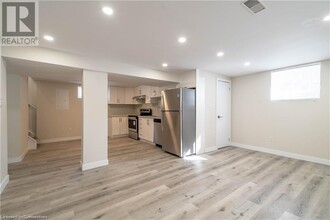 196 Upper Paradise Rd in Hamilton, ON - Building Photo - Building Photo