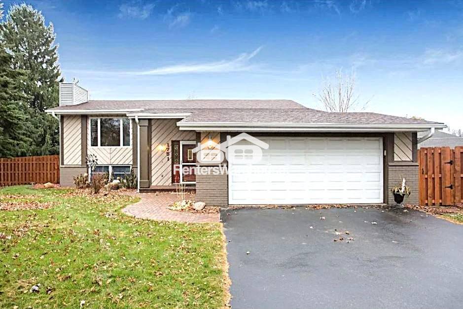 1751 Laurel Ave in Hudson, WI - Building Photo